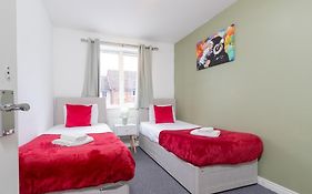 2-Br Executive En-Suite Apartment By Mbiz